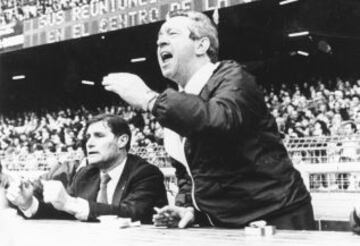 Maguregui dirigiendo al Espanyol en el Camp Nou.