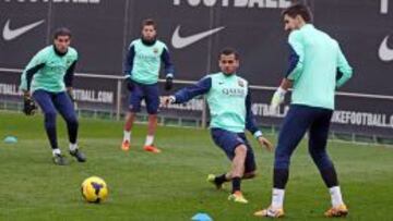 Alves regresa con el grupo y Neymar se va de vacaciones