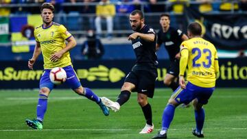 Un golazo de Aketxe saca al Málaga de la promoción