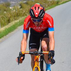 Un brillante Pello Bilbao gana tras un descenso espectacular