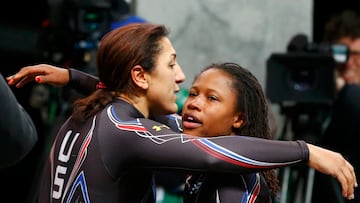 Pilot Elana Myers (L) of the U.S. hugs teammate Lauryn Williams after completing a run in the women's bobsleigh event at the 2014 Sochi Winter Olympics, at the Sanki Sliding Center in Rosa Khutor February 19, 2014. REUTERS/Arnd Wiegmann (RUSSIA - Tags: SPORT BOBSLEIGH OLYMPICS)
PUBLICADA 20/02/14 NA MA35 2COL