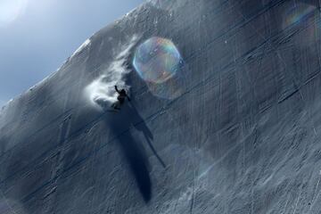 Brooke Voigt en la final del Slopestyle de snowboard.