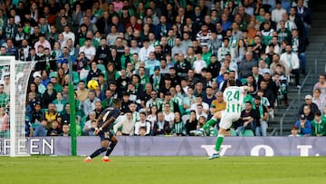 Real Madrid and Real Betis played out a frantic 1-1 draw at the Estadio Benito Villamarín.