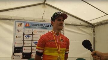 Carlos Coloma con la medalla de oro tras proclamarse Campeón de España de Bicicleta de Montaña.