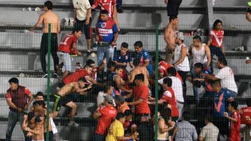 Ante la gresca que se armó entre aficionados de Tigres y Veracruz en el Luis Pirata Fuente, te recordamos otros antecedentes con seguidores de los felinos.