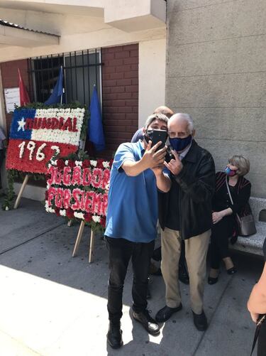 La emotiva foto de Leonel en el velorio de Carlos Campos