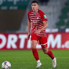 La cesión de Nehuén Pérez se queda en interés del Cádiz