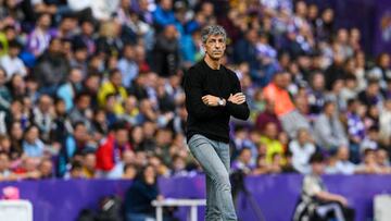 VALLADOLID, SPAIN - OCTOBER 22: Imanol Alguacil, Head Coach of Real Sociedad reacts during the LaLiga Santander match between Real Valladolid CF and Real Sociedad at Estadio Municipal Jose Zorrilla on October 22, 2022 in Valladolid, Spain. (Photo by Octavio Passos/Getty Images)