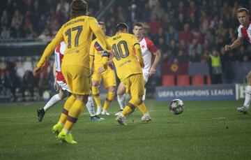 Messi and Arthur combine for the opening goal. Min.2. 0-1