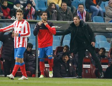 Rulo no perdió el tiempo en El Sadar y sus actuaciones impulsaron a Simeone a darle una oportunidad. El 31 de agosto de 2012 consiguió su segunda Supercopa de Europa, al vencer al Chelsea, campeón de la Champions. No alcanzó el estatus de titular indiscutible, pero sí tuvo un papel importante en el equipo, entrando como suplente o en el once si había alguna baja. Ganaron la Copa ante el Madrid, la décima en el palmarés, y el centrocampista jugó un total de 47 partidos, anotando nueve goles entre todas las competiciones, los mismos que en sus primeras tres temporadas en club rojiblanco. Accedieron directamente a la Champions, algo que no lograban desde la temporada 1995-96.