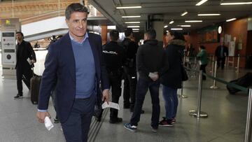 07/03/17 MICHEL NUEVO ENTRENADOR DEL MALAGA EN ATOCHA AVE SALIDA VIAJE A MALAGA