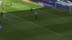 Se barrió y terminó mal: el autogol de Sierralta en Inglaterra