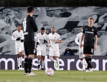 Benzema marcó el 1-0 de cabeza.