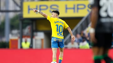 El jugador de Las Palmas Alberto Moleiro, durante un partido.