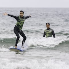 20 famosos que aprendieron a surfear este verano en Cantabria
