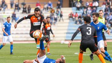 Momento del partido entre el San Fernando y el Sabadell