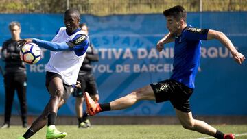 Marc Roca con Diop.