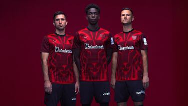 La camiseta, denominada "Born To Roar" (Nacidos para rugir), combina los colores rojo y negro.