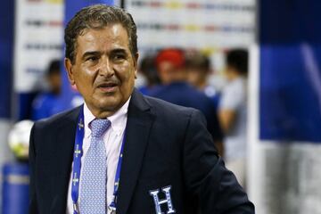 El técnico colombiano debutó en un amistoso ante Venezuela el 4 de febrero 2015. El partido terminó con victoria 2-3 en favor