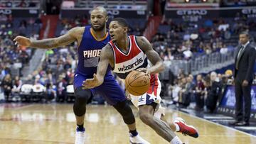 MR16 - WASHINGTON (EE.UU.), 21/11/2016.- Bradley Beal (d) de los Washington Wizards disputa el balón con P.J. Tucker (i) de los Phoenix Suns hoy, lunes 21 de noviembre de 2016, durante su partido de la NBA en el Verizon Center en Washington, DC, (EE.UU.). EFE/MICHAEL REYNOLDS