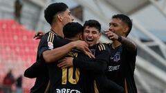 “No es fácil adaptarse rápido... Colo Colo tiene potencial para jugar mucho mejor”