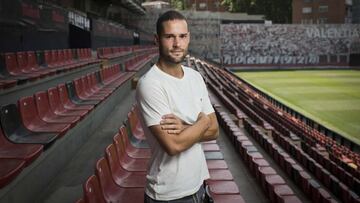 Mario Suárez posa en Vallecas para AS.