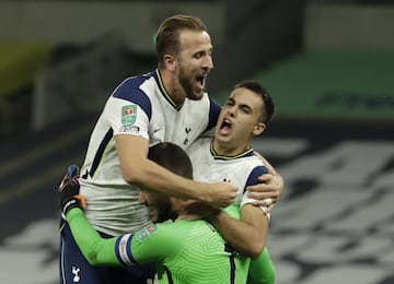 Sergio Reguilón, Hugo Llorisy Harry Kane celebraron la clasificación en la tanda de penaltis.