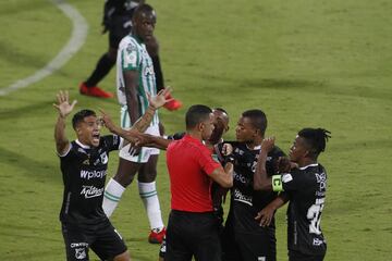 Partidazo en el Atanasio. Atlético Nacional celebró ante su gente el paso a la final de la Copa BetPlay donde enfrentará al Pereira.