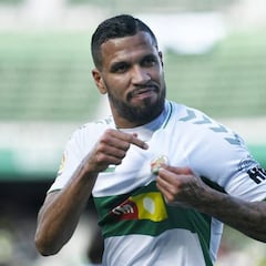 Manolín y Jonathas devuelven la sonrisa al Elche