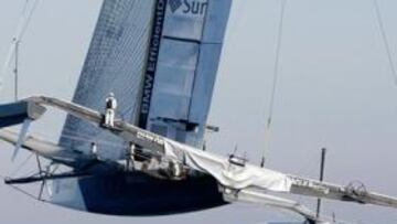 <b>PUESTA A PUNTO. </b>El BMW Oracle navega en aguas de Valencia..