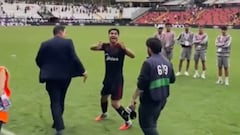 Alexis y Suazo reciben un curioso regalo luego de la victoria del Sevilla: existen pocas cosas más chilenas que esta