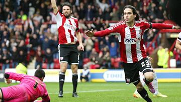 Jota Peleteiro celebra un gol con el Brentford.