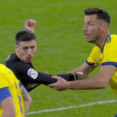 Lenglet, un agarrón de Alcalá y el VAR nada: el barcelonismo recuerda lo de Ramos