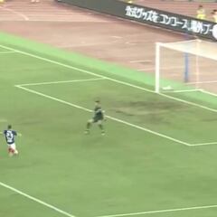 La genial doble atajada de Bravo que no bastó para evitar el gol