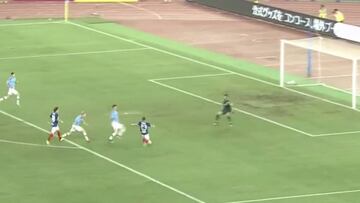 La genial doble atajada de Bravo que no bastó para evitar el gol