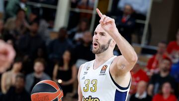 Nick Calathes jugando con el Fenerbah?e en un partido ante el AS M¨®naco.