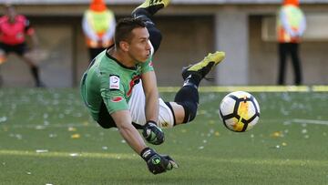 Futbol, San Luis vs Universidad de Chile
 Fecha 28, campeonato nacional 2018
 El arquero de San Luis Ignacio Gonzalez controla el balon durante el partido de primera division contra Universidad de Chile disputado en el estadio Bicentenario Lucio Farina de Quillota, Chile.
 10/11/2018
 Andres Pina/Photosport
 
 Football, San Luis vs Universidad de Chile
 28th date, National Championship 2018
 San Luis goalkeeper Ignacio Gonzalez controls the ball during the first division match against Universidad de Chile held at the Bicentenario Lucio Farina stadium in Quillota, Chile.
 10/11/2018
 Andres Pina/Photosport