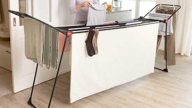 El truco para tender la colada en invierno: promete menos marcas y capacidad para secar hasta tres lavadoras