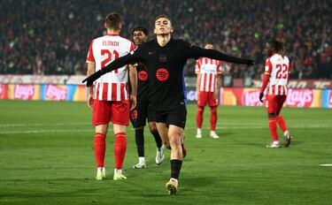 Fue Fermín el que brega con un rival por un balón en banda al inicio de la jugada y el que la finaliza: Casadó filtró a la derecha para Koundé, que mete otro balón franco al área. El andaluz no controló bien pero rápidamente sacó la puntera para cruzar el disparo.