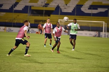 El equipo dirigido por Reinaldo Rueda entrenó en el estadio Feliciano Cáceres en Luque antes de la fecha 10 de las Eliminatorias Sudamericanas