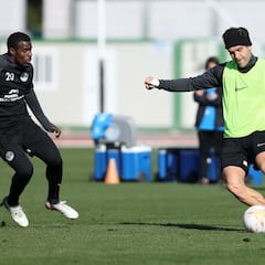 El Ibiza huye de la zona peligrosa