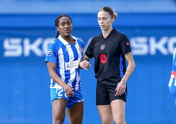 La española tocó a la colombiana en sus partes íntimas antes de un córner. La jugadora del Barcelona lo negó: “No hay tocamiento, es un lance del juego”.