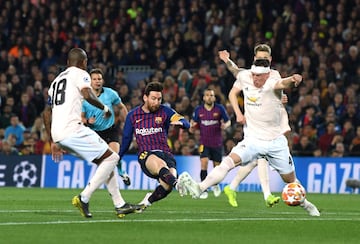 2-0. Leo Messi marcó el segundo gol tras un fallo  de David de Gea. El chut, bastante flojo y centrado del argentino, se le cuela por debajo del cuerpo al portero español del United.