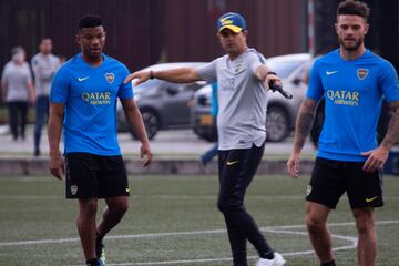 El equipo argentino hizo un trabajo regenerativo en la cancha principal de la Federación Colombia de Fútbol. Villa y Fabra, los dos colombianos presentes. 