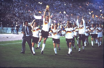 La Selección alemana es, tras Brasil con 5, el país que más Copas Mundiales ha ganado en la historia. Tiene un total de 4 trofeos, conseguidos en Suiza 1954, Alemania 1974, Italia 1994 y Brasil 2014.