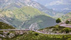 Panor&aacute;mica de la marcha Desaf&iacute;o Lagos de Covadonga (Asturias).