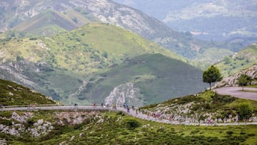 Panor&aacute;mica de la marcha Desaf&iacute;o Lagos de Covadonga (Asturias).