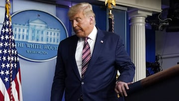 El presidente Donald Trump abandona el podio después de hablar en la Casa Blanca el jueves 5 de noviembre de 2020 en Washington.