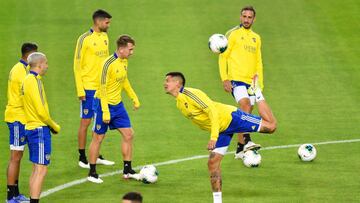 Pensando en el Barça, Boca se entrenó en Arabia