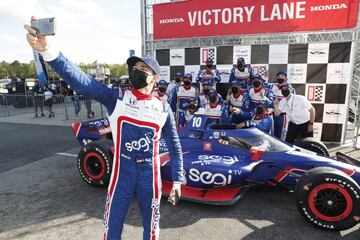 El catal芍n gana la primera carrera del campeonato americano y une su nombre al de Oriol Serv赤a, ganador en Montreal en 2005 en la Champ Car. Sali車 desde la tercera plaza y una estrategia acertada y la conducci車n perfecta del Palou, le dieron su primer triunfo. Acab車 por delante de Power y Dixon, demostrando que con un coche potente como el Ganassi, aspira a todo.